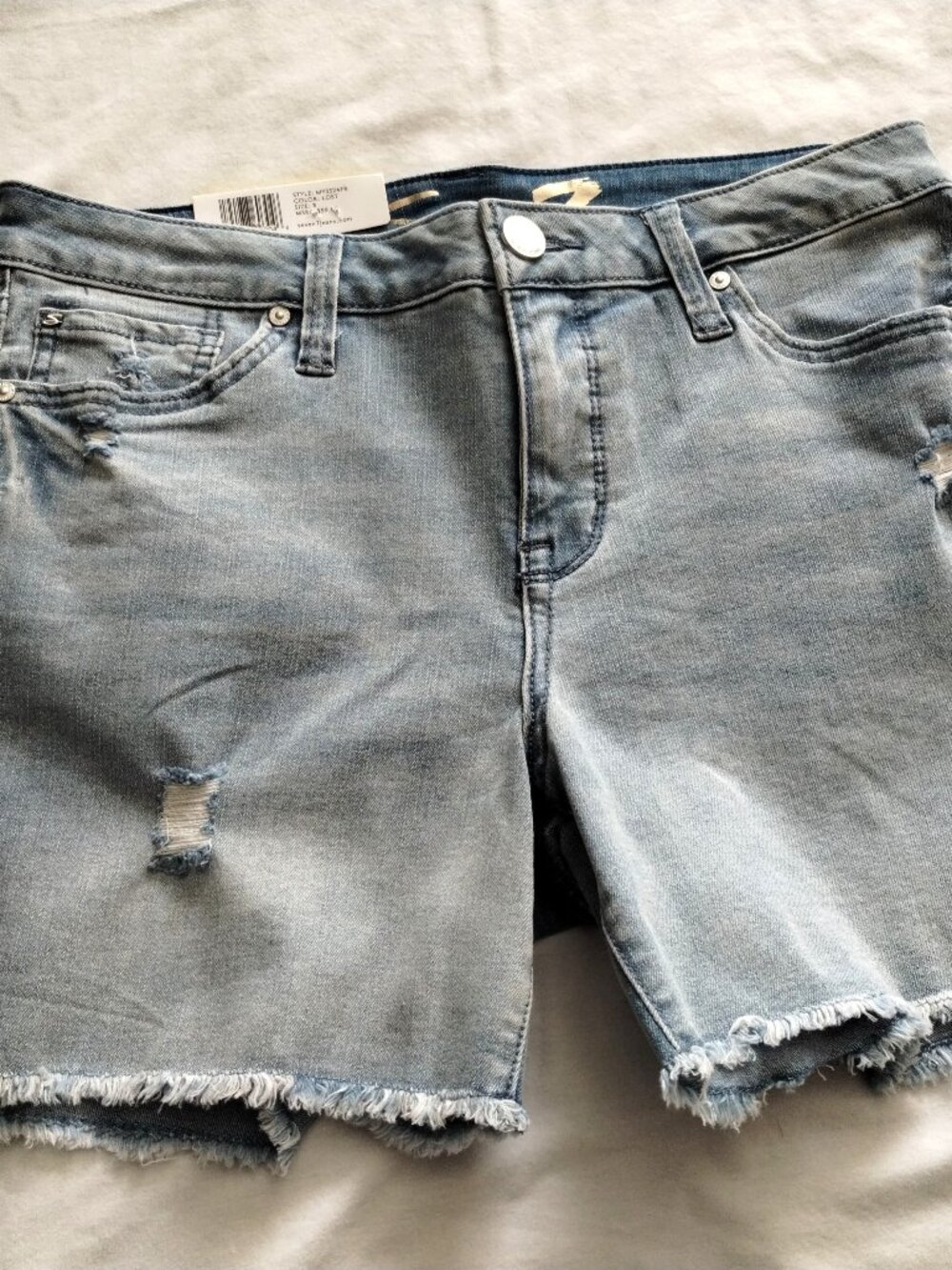 SEVEN7 Light Wash DISTRESSED "WEEKEND" Denim JEAN SHORTS Sz 8 (5 Inch Inseam)